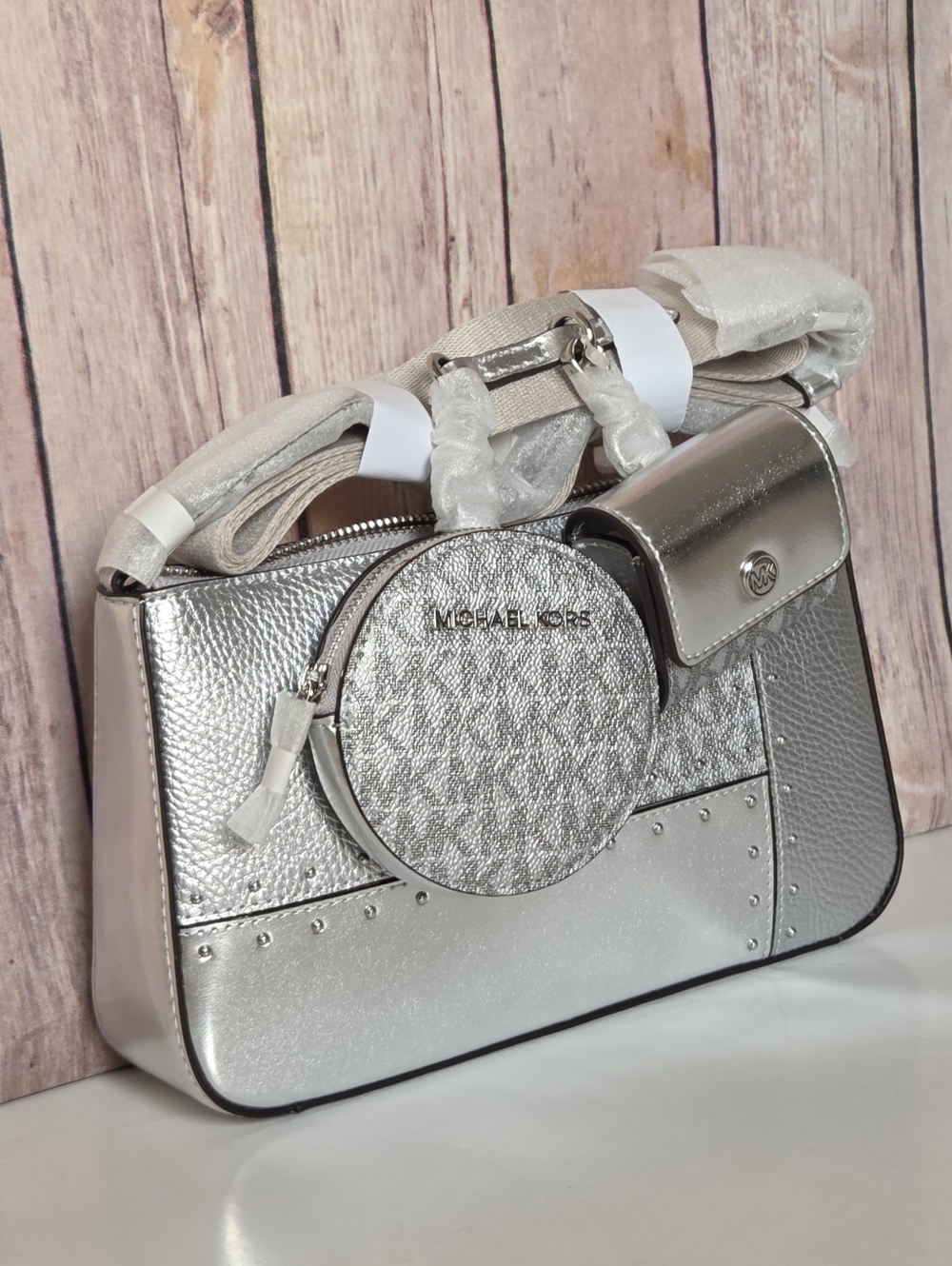 MICHAEL Michael Kors Metallic Crossbody Bag with Round Pouch & Ipod Case NWT - Picture 2 of 16